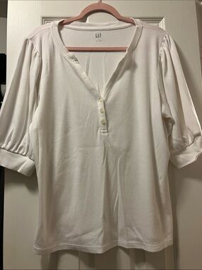 GAP Women's Cream Henley Puff-Sleeve Top with Button Placket